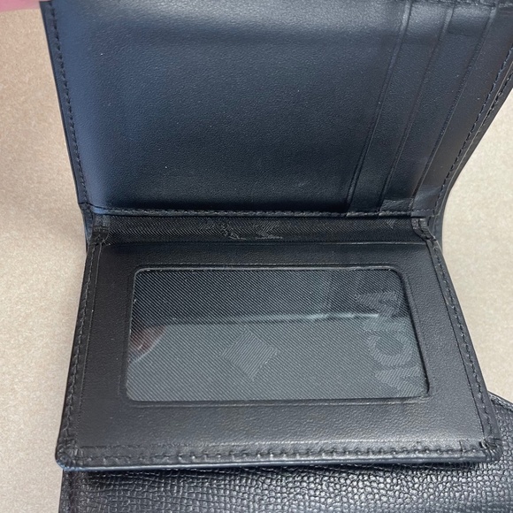 MCM Black Leather Compact Wallet - Preowned - Picture 9 of 14